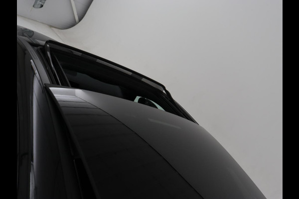 Mercedes-Benz CLA-Klasse 180 AMG Line | Panoramadak | Carplay | Leder/Alcantara | Stoelverwarming | Navigatie | Keyless | Camera | Full LED | Sportstoelen | Widescreen | Sfeerverlichting | Climate control