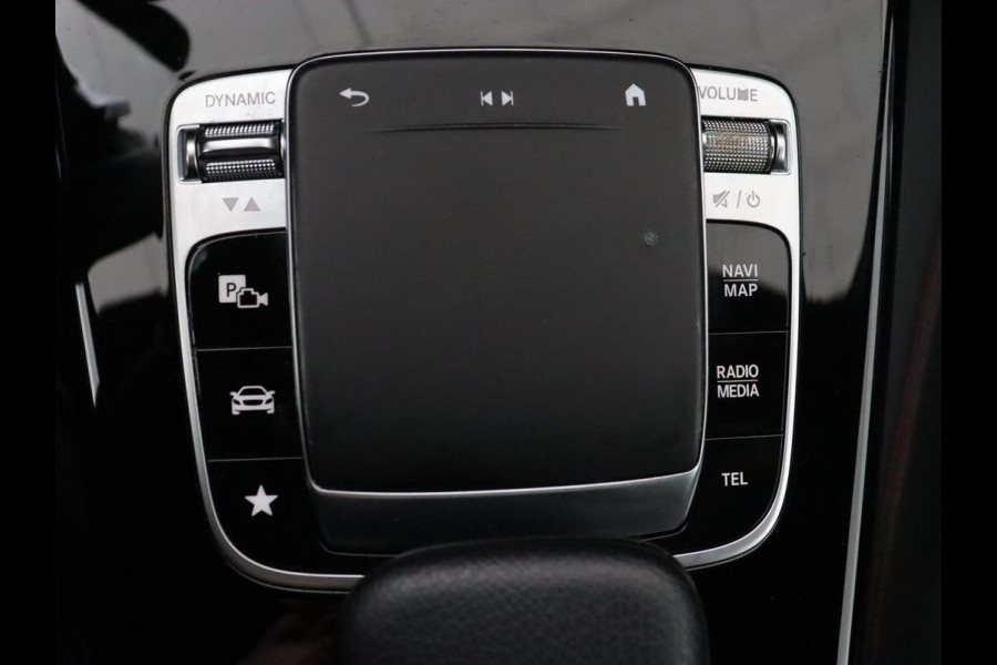 Mercedes-Benz CLA-Klasse 180 AMG Line | Panoramadak | Carplay | Leder/Alcantara | Stoelverwarming | Navigatie | Keyless | Camera | Full LED | Sportstoelen | Widescreen | Sfeerverlichting | Climate control