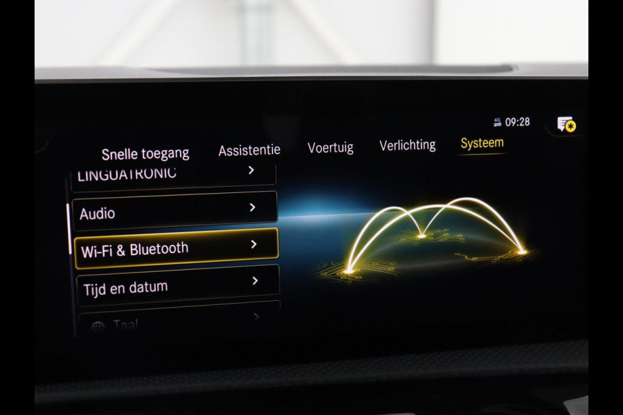 Mercedes-Benz CLA-Klasse 180 AMG Line | Panoramadak | Carplay | Leder/Alcantara | Stoelverwarming | Navigatie | Keyless | Camera | Full LED | Sportstoelen | Widescreen | Sfeerverlichting | Climate control