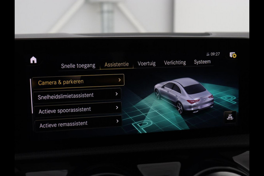 Mercedes-Benz CLA-Klasse 180 AMG Line | Panoramadak | Carplay | Leder/Alcantara | Stoelverwarming | Navigatie | Keyless | Camera | Full LED | Sportstoelen | Widescreen | Sfeerverlichting | Climate control