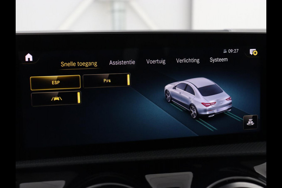 Mercedes-Benz CLA-Klasse 180 AMG Line | Panoramadak | Carplay | Leder/Alcantara | Stoelverwarming | Navigatie | Keyless | Camera | Full LED | Sportstoelen | Widescreen | Sfeerverlichting | Climate control