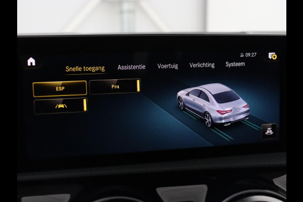 Mercedes-Benz CLA-Klasse 180 AMG Line | Panoramadak | Carplay | Leder/Alcantara | Stoelverwarming | Navigatie | Keyless | Camera | Full LED | Sportstoelen | Widescreen | Sfeerverlichting | Climate control