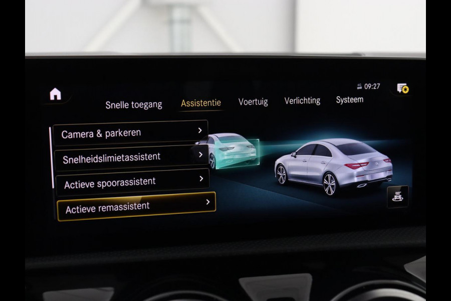 Mercedes-Benz CLA-Klasse 180 AMG Line | Panoramadak | Carplay | Leder/Alcantara | Stoelverwarming | Navigatie | Keyless | Camera | Full LED | Sportstoelen | Widescreen | Sfeerverlichting | Climate control
