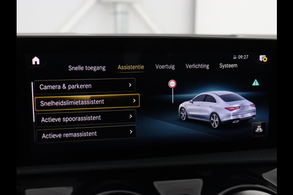 Mercedes-Benz CLA-Klasse 180 AMG Line | Panoramadak | Carplay | Leder/Alcantara | Stoelverwarming | Navigatie | Keyless | Camera | Full LED | Sportstoelen | Widescreen | Sfeerverlichting | Climate control