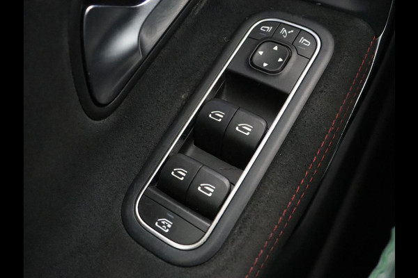 Mercedes-Benz CLA-Klasse 180 AMG Line | Panoramadak | Carplay | Leder/Alcantara | Stoelverwarming | Navigatie | Keyless | Camera | Full LED | Sportstoelen | Widescreen | Sfeerverlichting | Climate control