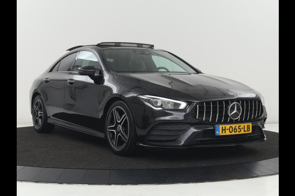 Mercedes-Benz CLA-Klasse 180 AMG Line | Panoramadak | Carplay | Leder/Alcantara | Stoelverwarming | Navigatie | Keyless | Camera | Full LED | Sportstoelen | Widescreen | Sfeerverlichting | Climate control