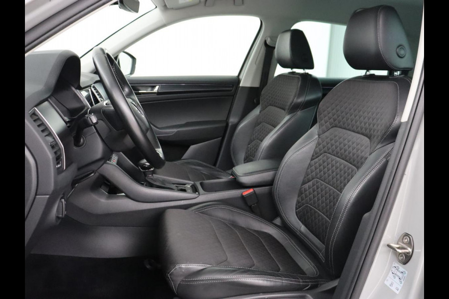 Škoda Kodiaq 1.5 TSI Business Edition | Trekhaak | Half leder | Keyless | Carplay | Canton Sound | Sfeerverlichting | Navigatie | Camera | Cruise control | Full LED | Bluetooth | Climate control