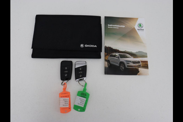 Škoda Kodiaq 1.5 TSI Business Edition | Trekhaak | Half leder | Keyless | Carplay | Canton Sound | Sfeerverlichting | Navigatie | Camera | Cruise control | Full LED | Bluetooth | Climate control
