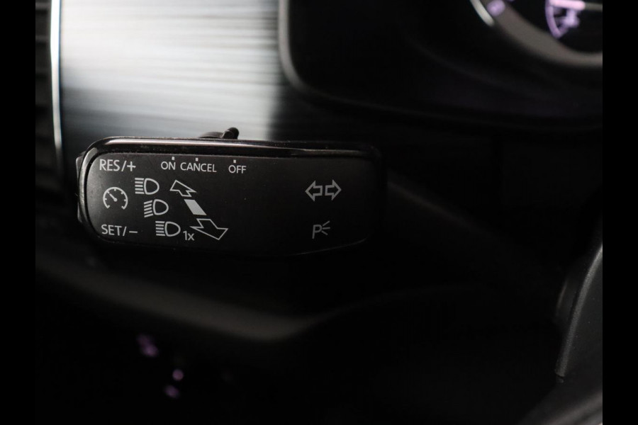 Škoda Kodiaq 1.5 TSI Business Edition | Trekhaak | Half leder | Keyless | Carplay | Canton Sound | Sfeerverlichting | Navigatie | Camera | Cruise control | Full LED | Bluetooth | Climate control