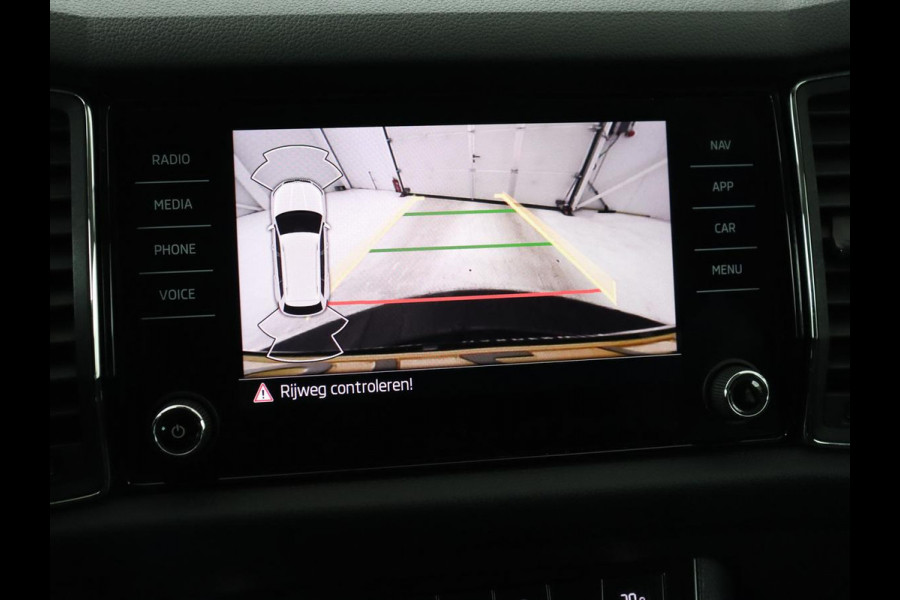 Škoda Kodiaq 1.5 TSI Business Edition | Trekhaak | Half leder | Keyless | Carplay | Canton Sound | Sfeerverlichting | Navigatie | Camera | Cruise control | Full LED | Bluetooth | Climate control