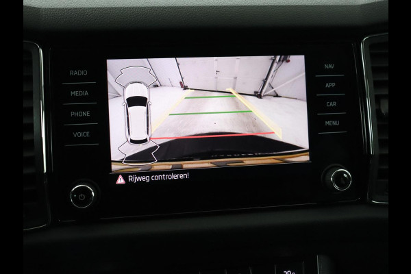 Škoda Kodiaq 1.5 TSI Business Edition | Trekhaak | Half leder | Keyless | Carplay | Canton Sound | Sfeerverlichting | Navigatie | Camera | Cruise control | Full LED | Bluetooth | Climate control