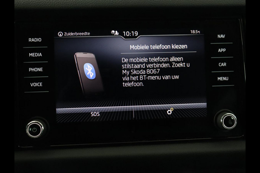 Škoda Kodiaq 1.5 TSI Business Edition | Trekhaak | Half leder | Keyless | Carplay | Canton Sound | Sfeerverlichting | Navigatie | Camera | Cruise control | Full LED | Bluetooth | Climate control