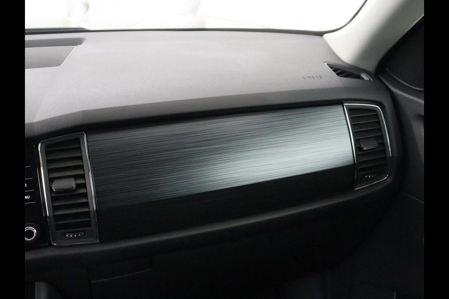 Škoda Kodiaq 1.5 TSI Business Edition | Trekhaak | Half leder | Keyless | Carplay | Canton Sound | Sfeerverlichting | Navigatie | Camera | Cruise control | Full LED | Bluetooth | Climate control