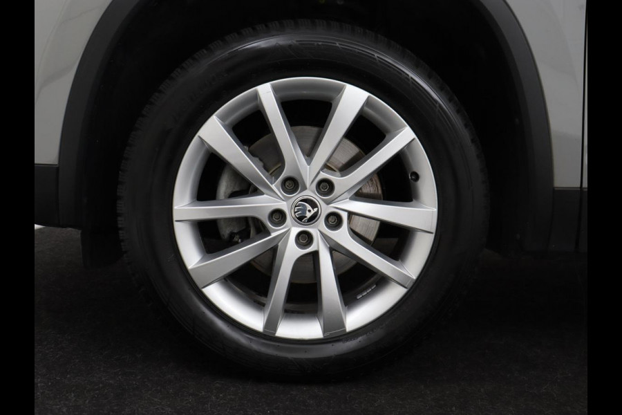 Škoda Kodiaq 1.5 TSI Business Edition | Trekhaak | Half leder | Keyless | Carplay | Canton Sound | Sfeerverlichting | Navigatie | Camera | Cruise control | Full LED | Bluetooth | Climate control