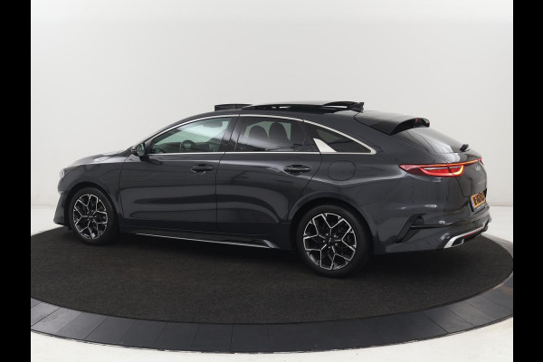 Kia ProCeed 1.5 T-GDi GT-PlusLine | Panoramadak | Stoelverwarming | Leder/Alcantara | Camera | Adaptive cruise | Achterbankverwarming | Keyless | Memory | Carplay | Navigatie | Full LED