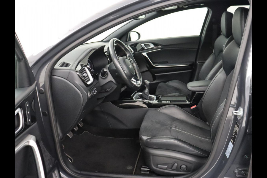 Kia ProCeed 1.5 T-GDi GT-PlusLine | Panoramadak | Stoelverwarming | Leder/Alcantara | Camera | Adaptive cruise | Achterbankverwarming | Keyless | Memory | Carplay | Navigatie | Full LED