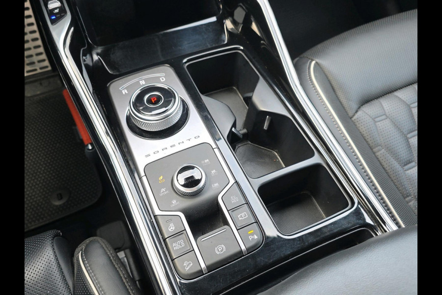 Kia Sorento 1.6 T-GDI Plug-in Hybrid 4WD ExecutiveLine 7p. | Automaat | Stoelverwarming/Koeling | 360 Camera | Volleder | Trekhaak | Pano | Bose |
