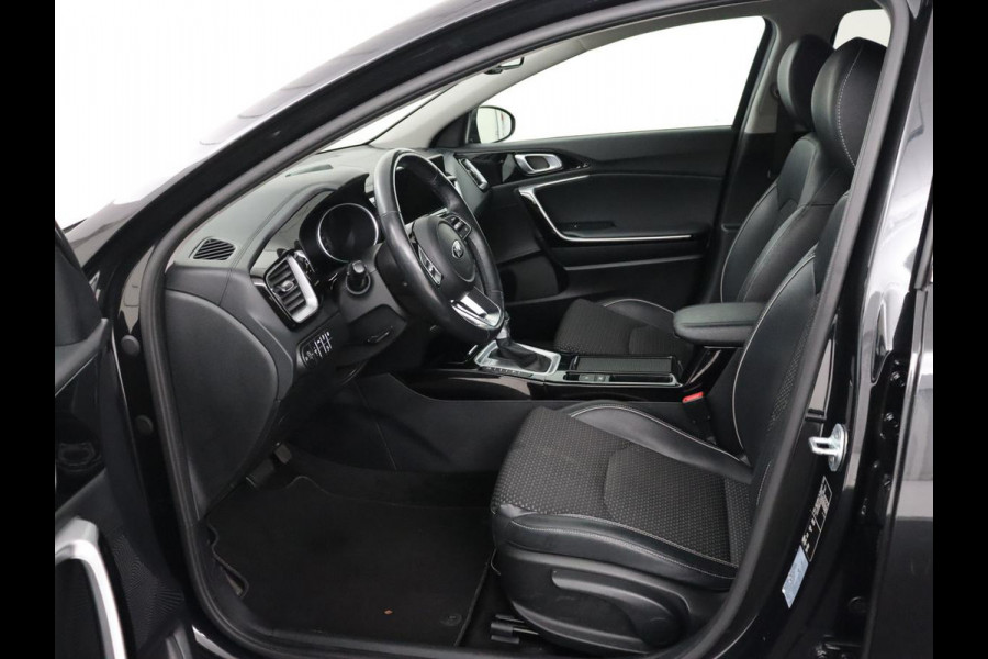 Kia Ceed 1.6 GDI PHEV DynamicPlusLine | Trekhaak | Stoelverwarming | Adaptive cruise | Camera | Carplay | Half leder | Full LED | Keyless | File Assistent | Navigatie | Plug In