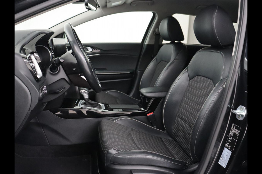 Kia Ceed 1.6 GDI PHEV DynamicPlusLine | Trekhaak | Stoelverwarming | Adaptive cruise | Camera | Carplay | Half leder | Full LED | Keyless | File Assistent | Navigatie | Plug In
