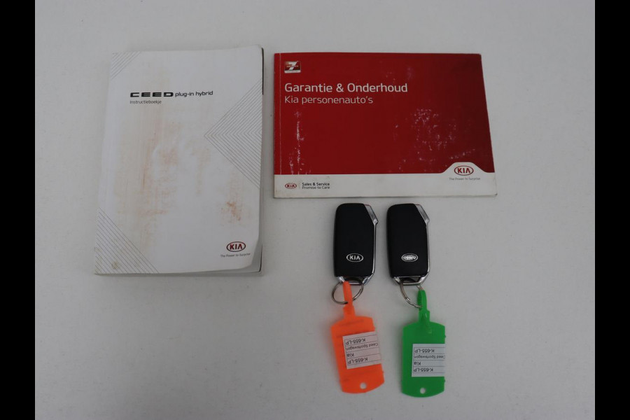 Kia Ceed 1.6 GDI PHEV DynamicPlusLine | Trekhaak | Stoelverwarming | Adaptive cruise | Camera | Carplay | Half leder | Full LED | Keyless | File Assistent | Navigatie | Plug In