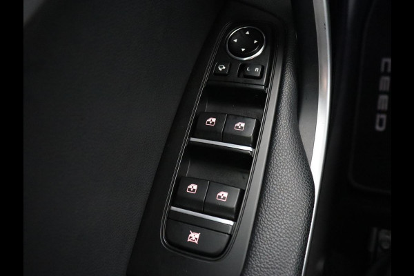 Kia Ceed 1.6 GDI PHEV DynamicPlusLine | Trekhaak | Stoelverwarming | Adaptive cruise | Camera | Carplay | Half leder | Full LED | Keyless | File Assistent | Navigatie | Plug In