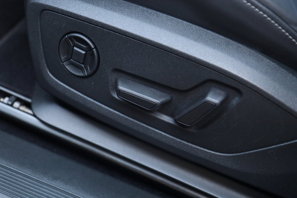 Audi Q4 e-tron 50 quattro S Edition 77 kWh / PANODAK / LEDER / MATRIX / CAMERA / KEYLESS