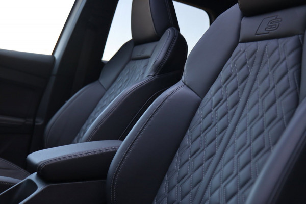 Audi Q4 e-tron 50 quattro S Edition 77 kWh / PANODAK / LEDER / MATRIX / CAMERA / KEYLESS