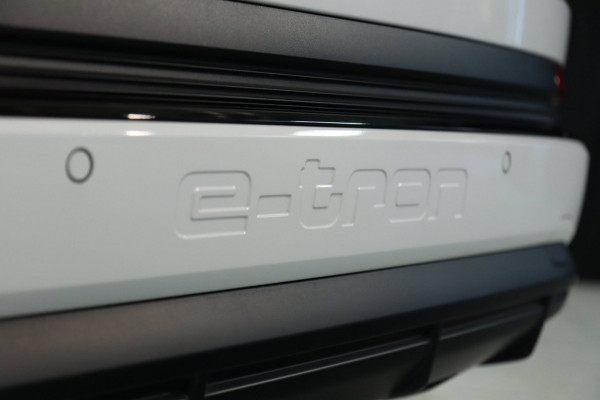 Audi Q4 e-tron 50 quattro S Edition 77 kWh / PANODAK / LEDER / MATRIX / CAMERA / KEYLESS