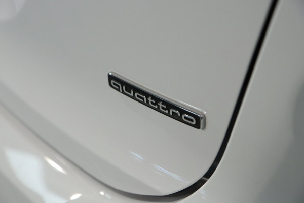 Audi Q4 e-tron 50 quattro S Edition 77 kWh / PANODAK / LEDER / MATRIX / CAMERA / KEYLESS