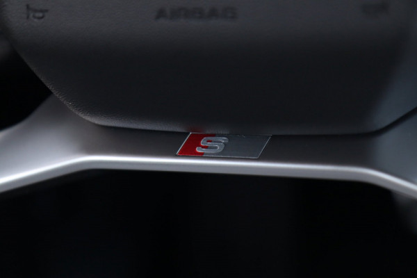 Audi Q4 e-tron 50 quattro S Edition 77 kWh / PANODAK / LEDER / MATRIX / CAMERA / KEYLESS