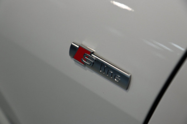 Audi Q4 e-tron 50 quattro S Edition 77 kWh / PANODAK / LEDER / MATRIX / CAMERA / KEYLESS