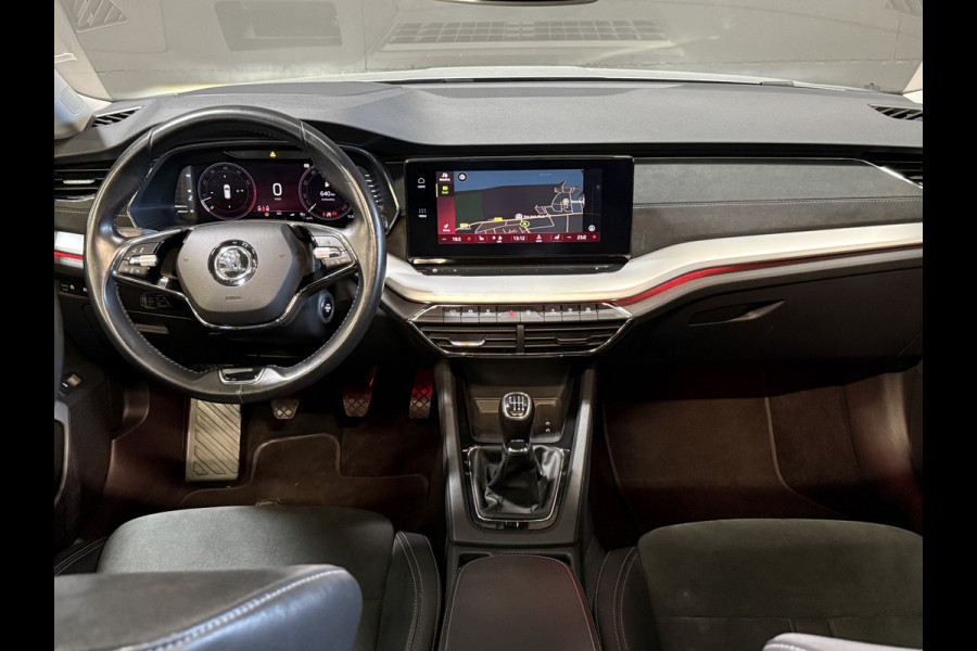 Škoda Octavia Combi 1.5 TSI First Edition | Facelift | Crystal Light | Panoramadak | Trekhaak | Apple Carplay