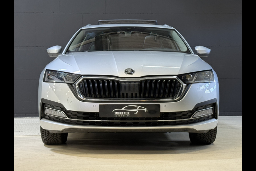 Škoda Octavia Combi 1.5 TSI First Edition | Facelift | Crystal Light | Panoramadak | Trekhaak | Apple Carplay