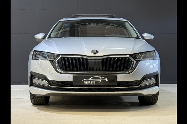 Škoda Octavia Combi 1.5 TSI First Edition | Facelift | Crystal Light | Panoramadak | Trekhaak | Apple Carplay