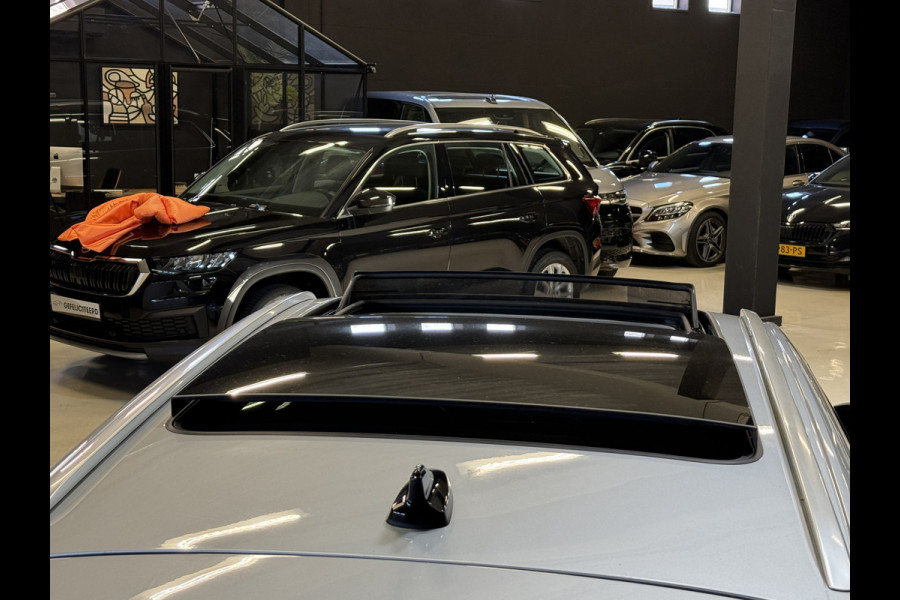 Škoda Octavia Combi 1.5 TSI First Edition | Facelift | Crystal Light | Panoramadak | Trekhaak | Apple Carplay