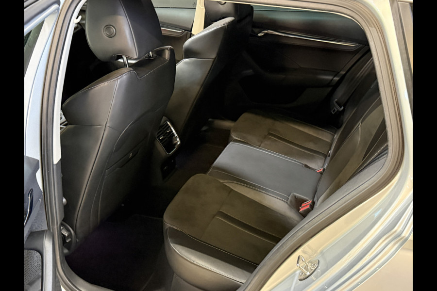 Škoda Octavia Combi 1.5 TSI First Edition | Facelift | Crystal Light | Panoramadak | Trekhaak | Apple Carplay