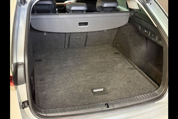 Škoda Octavia Combi 1.5 TSI First Edition | Facelift | Crystal Light | Panoramadak | Trekhaak | Apple Carplay