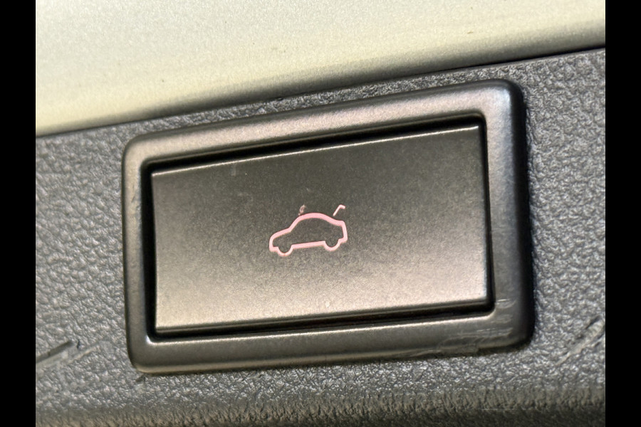 Škoda Octavia Combi 1.5 TSI First Edition | Facelift | Crystal Light | Panoramadak | Trekhaak | Apple Carplay