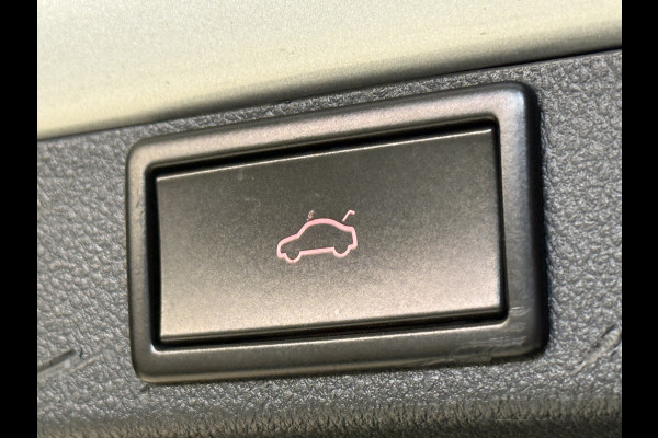 Škoda Octavia Combi 1.5 TSI First Edition | Facelift | Crystal Light | Panoramadak | Trekhaak | Apple Carplay