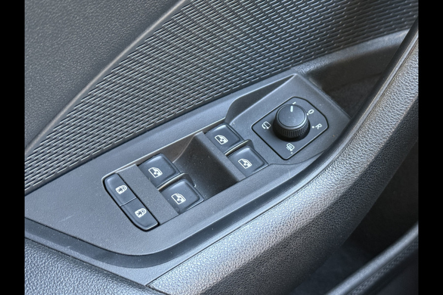 Škoda Octavia Combi 1.5 TSI First Edition | Facelift | Crystal Light | Panoramadak | Trekhaak | Apple Carplay