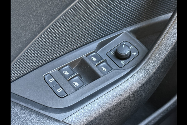 Škoda Octavia Combi 1.5 TSI First Edition | Facelift | Crystal Light | Panoramadak | Trekhaak | Apple Carplay