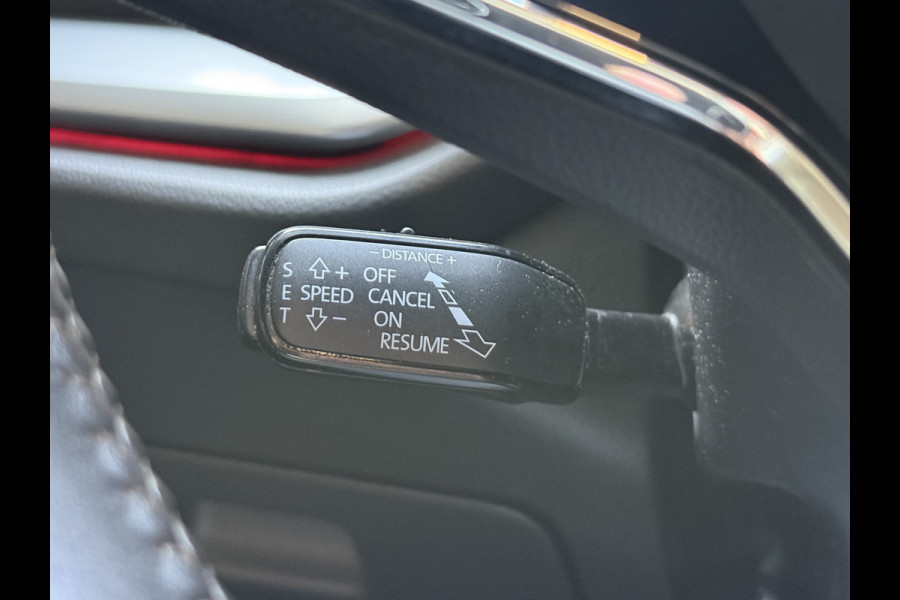 Škoda Octavia Combi 1.5 TSI First Edition | Facelift | Crystal Light | Panoramadak | Trekhaak | Apple Carplay