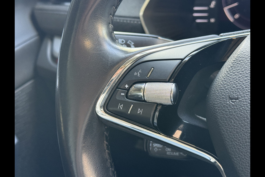 Škoda Octavia Combi 1.5 TSI First Edition | Facelift | Crystal Light | Panoramadak | Trekhaak | Apple Carplay