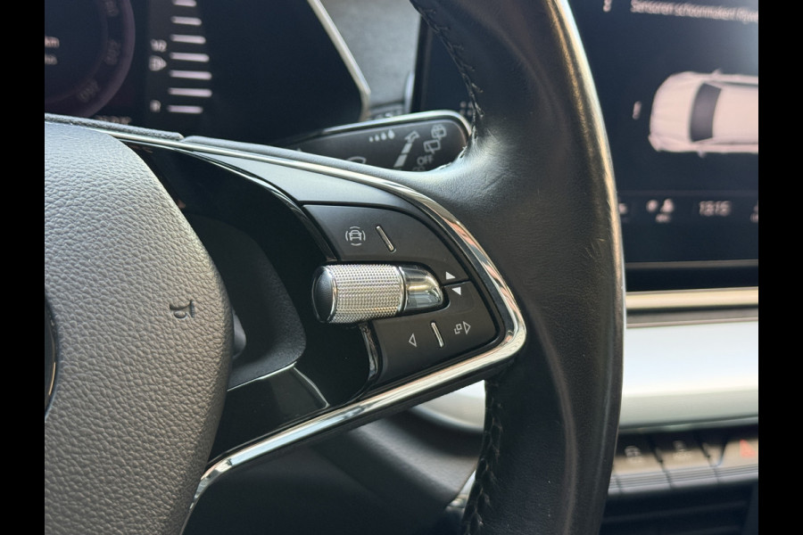 Škoda Octavia Combi 1.5 TSI First Edition | Facelift | Crystal Light | Panoramadak | Trekhaak | Apple Carplay