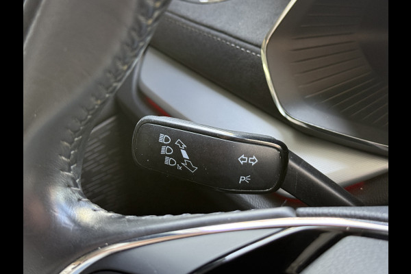 Škoda Octavia Combi 1.5 TSI First Edition | Facelift | Crystal Light | Panoramadak | Trekhaak | Apple Carplay