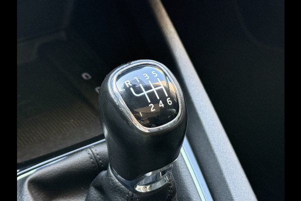 Škoda Octavia Combi 1.5 TSI First Edition | Facelift | Crystal Light | Panoramadak | Trekhaak | Apple Carplay