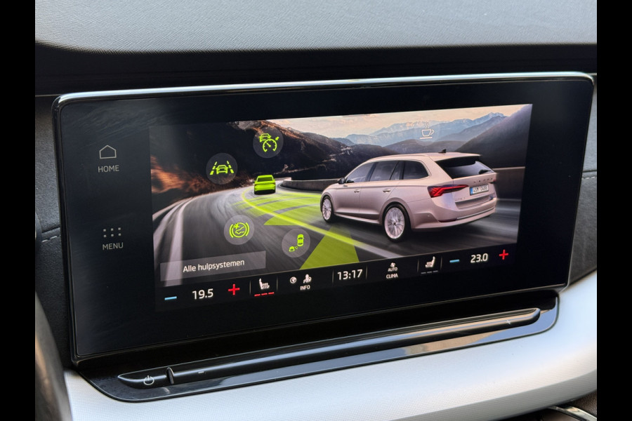 Škoda Octavia Combi 1.5 TSI First Edition | Facelift | Crystal Light | Panoramadak | Trekhaak | Apple Carplay