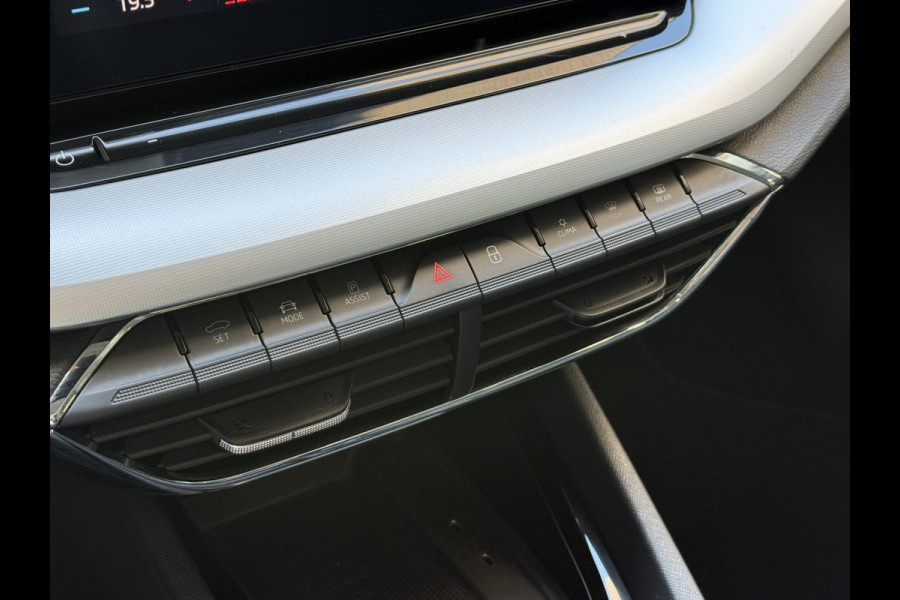 Škoda Octavia Combi 1.5 TSI First Edition | Facelift | Crystal Light | Panoramadak | Trekhaak | Apple Carplay