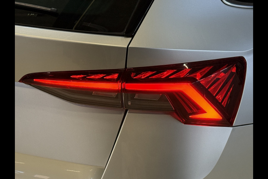 Škoda Octavia Combi 1.5 TSI First Edition | Facelift | Crystal Light | Panoramadak | Trekhaak | Apple Carplay