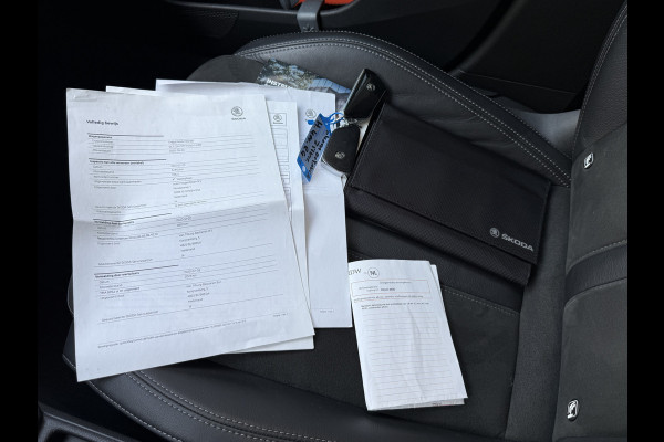 Škoda Octavia Combi 1.5 TSI First Edition | Facelift | Crystal Light | Panoramadak | Trekhaak | Apple Carplay